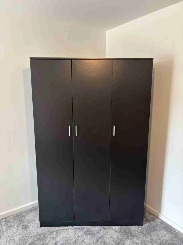 Three-door wardrobe with drawers